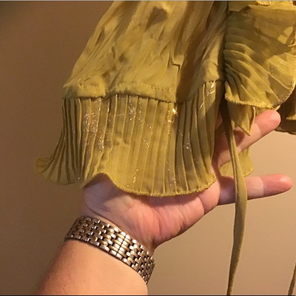 RUNWAY PARIS Olive Metallic Ruffled Top BNWOT - Picture 7 of 12